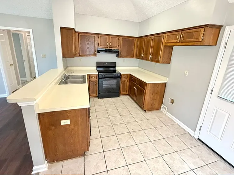 7069 Brady Hill Dr — Photo 5
