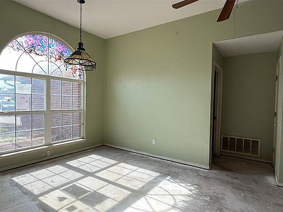 3rd image of 900 Banff Ct