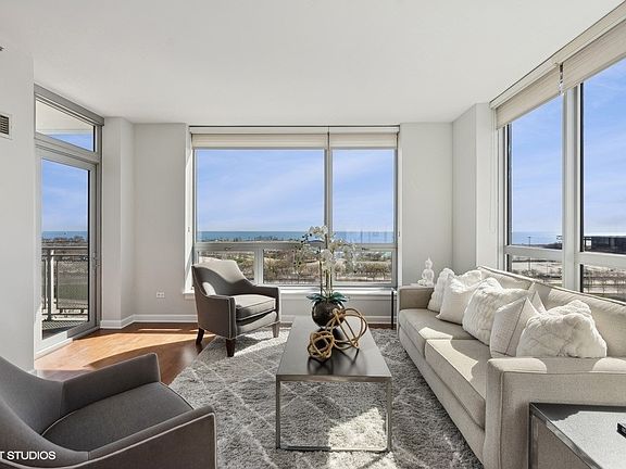 3rd image of 1841 S Calumet Ave APT 1207