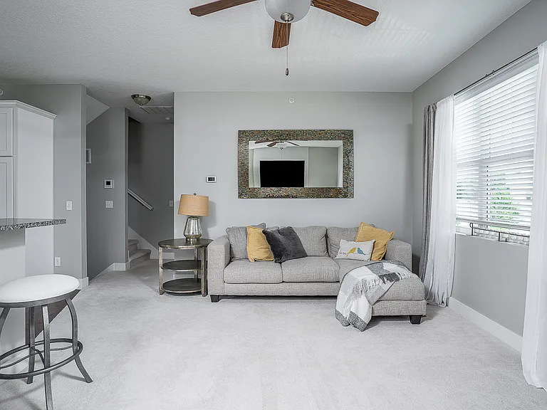710 Cox Ct — Photo 3