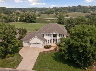 2000 Woodstone Dr, Victoria, MN 55386