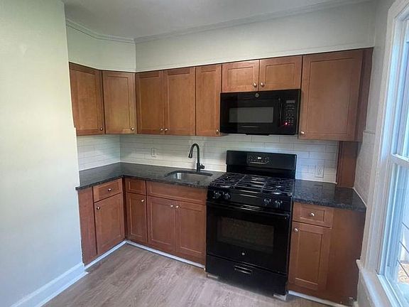 3rd image of 22 N Astor St #3