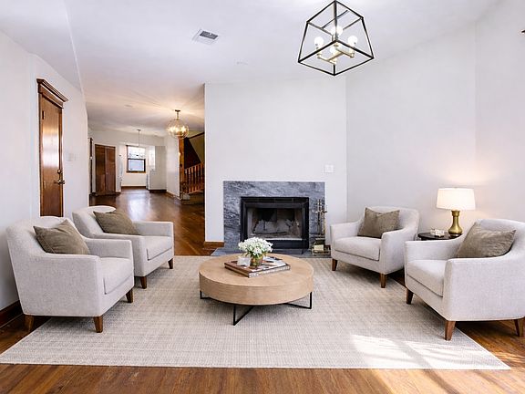 2nd image of 946 W Sheridan Rd #2
