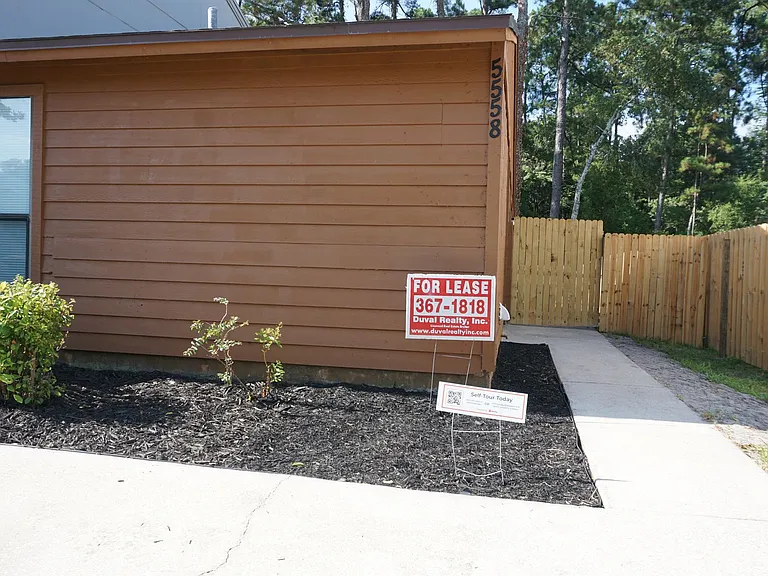5558 Bennington Dr — Photo 1