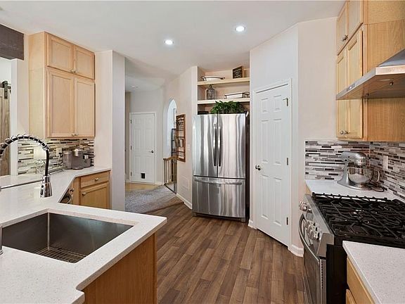 4th image of 475 Grayson Way