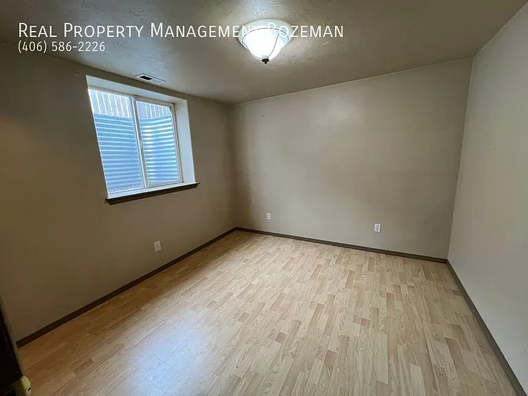 452 Woodman Dr — Photo 23