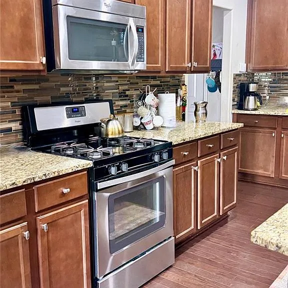 1805 Kingsbridge Ct — Photo 3