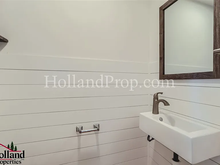 315 NW Dennis Ave — Photo 6