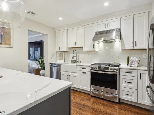 2 Spruce Run, Ramsey Boro, NJ 07446