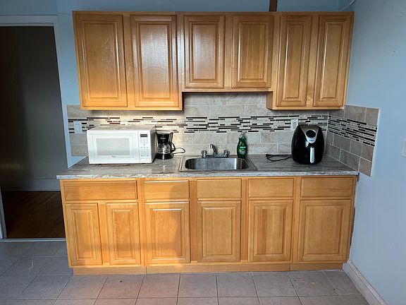 5th image of 42 Douglas Ave APT 2W