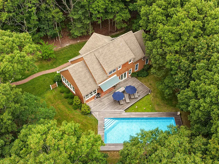 4 Stonewall Ct — Photo 1