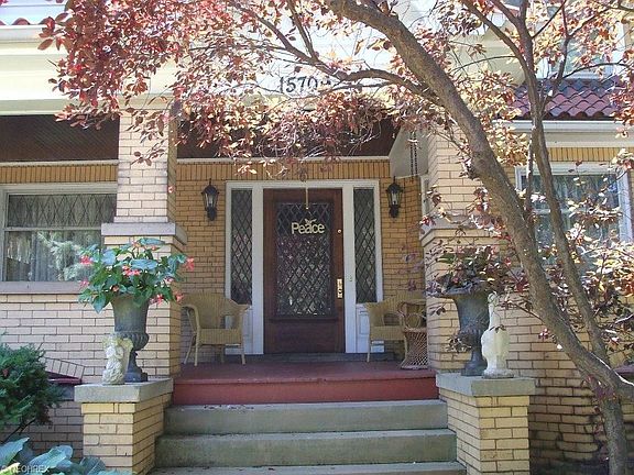2nd image of 15709 Lake Ave