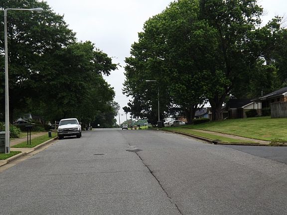 4th image of 1131 Western Park Dr