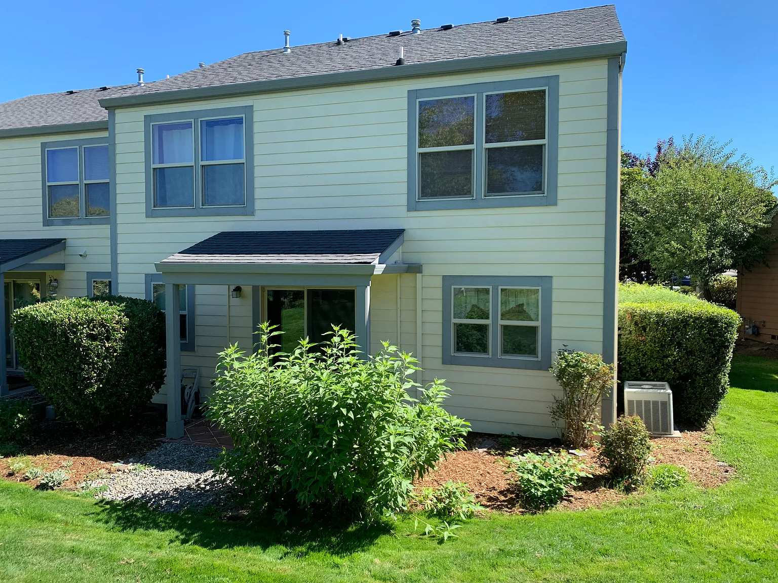 3 bed, 1609 sqft, $2,600 — Photo 2