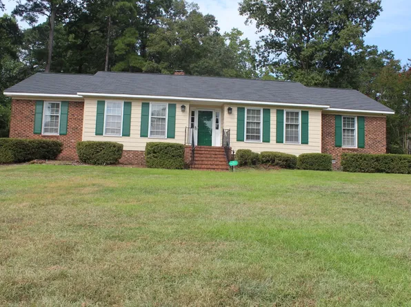5817 Dobson Dr, Fayetteville, NC 28311