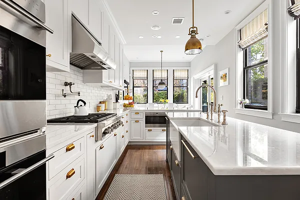 Sold by Compass | media 5