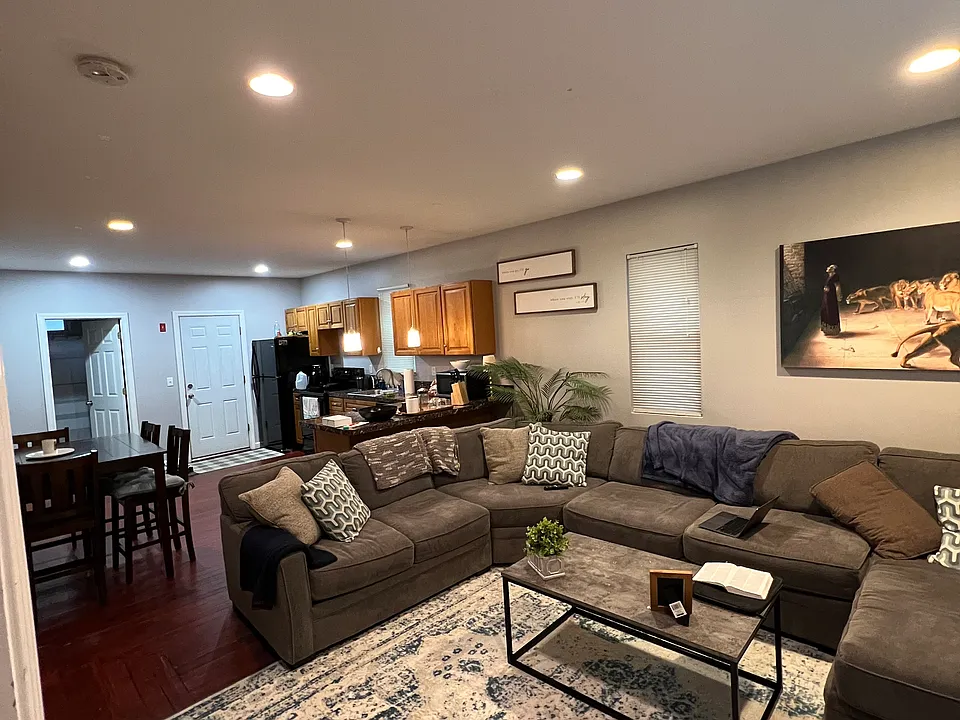 107 Pleasant St #1