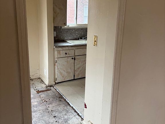 2nd image of 18937 Lindsay St
