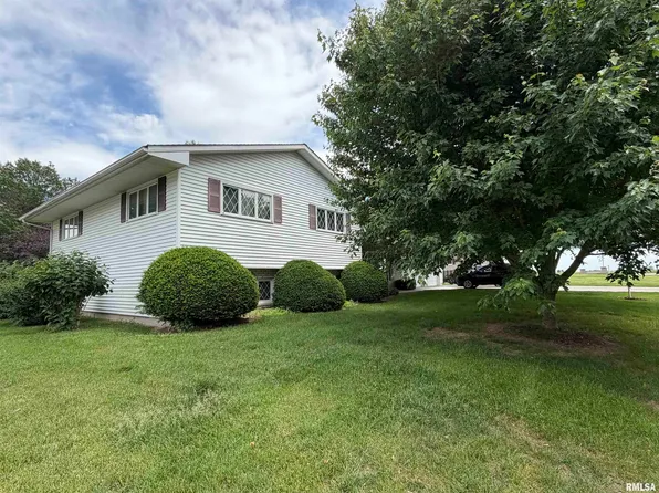 4 Hillcrest Dr, Bushnell, IL 61422