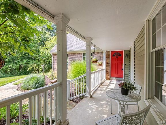 4th image of 2411 Farmbrook Trl