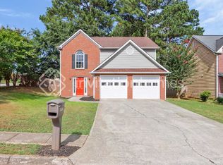 1915 Stoneoak Cir, Lawrenceville, GA 30043