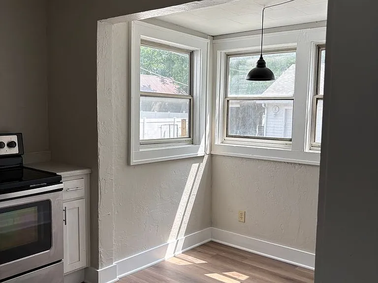 128 N Seffner Ave — Photo 9