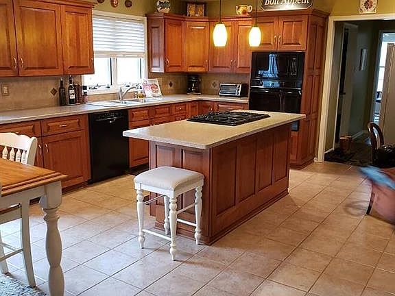 3rd image of 34 Monta Vista Ct