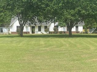 15 Floyd Holifield Jr Dr, Waynesboro, MS 39367