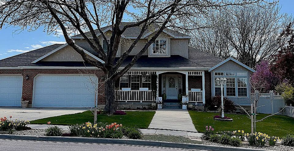 1st image of 1211 W Country Ridge Dr