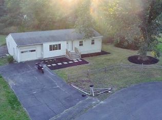 36 Western Ln, Amherst, MA 01002