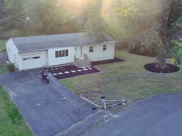 36 Western Ln, Amherst, MA 01002