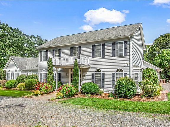 2nd image of 1205 Apple Blossom Ln
