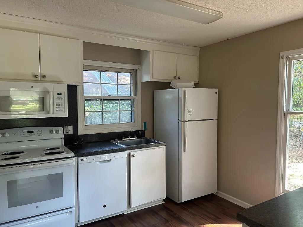 605-A Garland Dr. — Photo 3