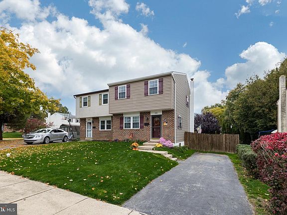 2nd image of 208 Karen Dr