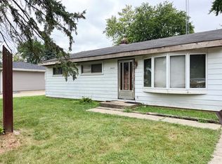 2408 Driftwood Dr, Holiday Hills, IL 60051