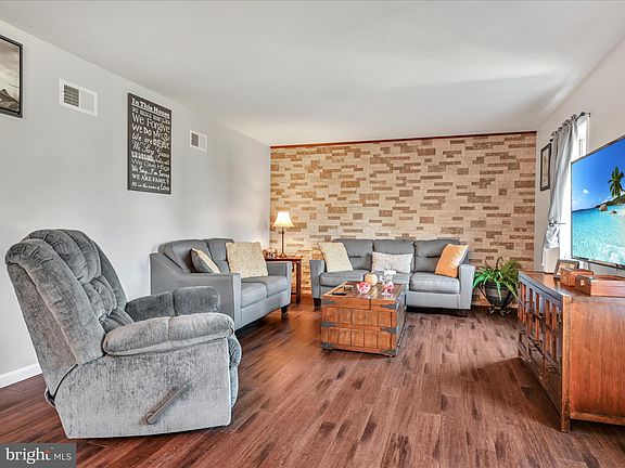 5th image of 8 Mayflower Dr #L-0103
