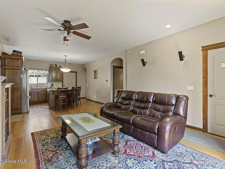 1315 E Mordyl Loop — Photo 6