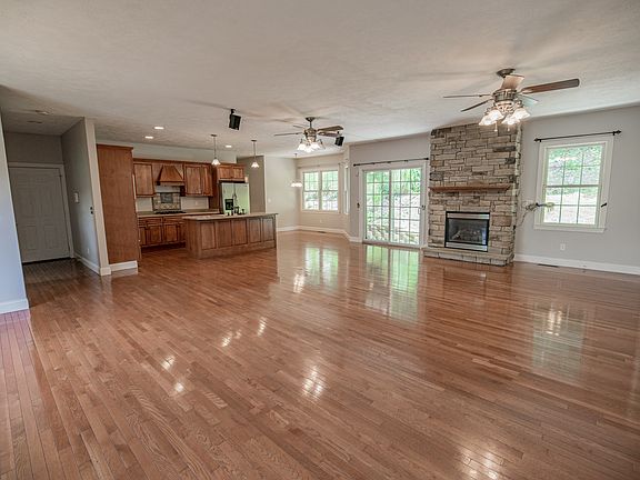 2nd image of 143 Thistledown Ln