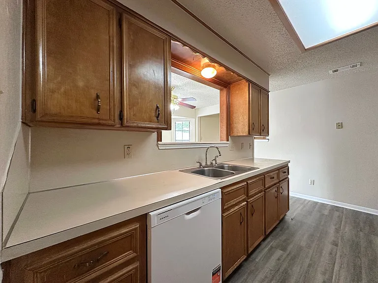 109 S Brook Dr — Photo 19