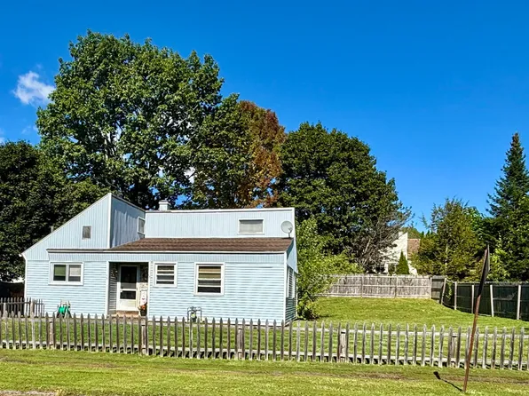 46 Bossidy Dr, Pittsfield, MA 01201