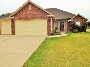 916 N Barn Hill Way, Mustang, OK 73064
