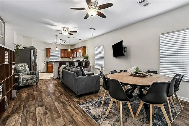 3 bed, 2.0 bath, 1230 sqft, $2,100 — Photo 4