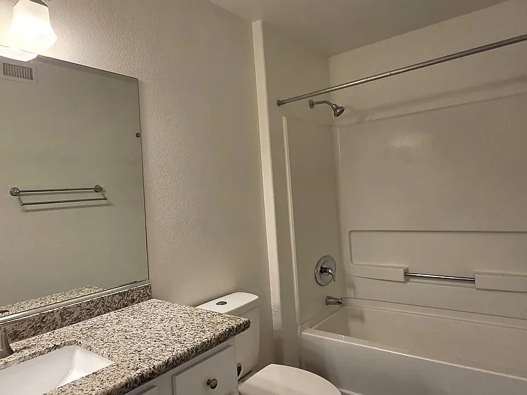 950 Ven Mls #523 — Photo 17