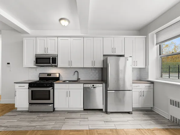 3850 Hudson Manor Terrace image 11 of 32