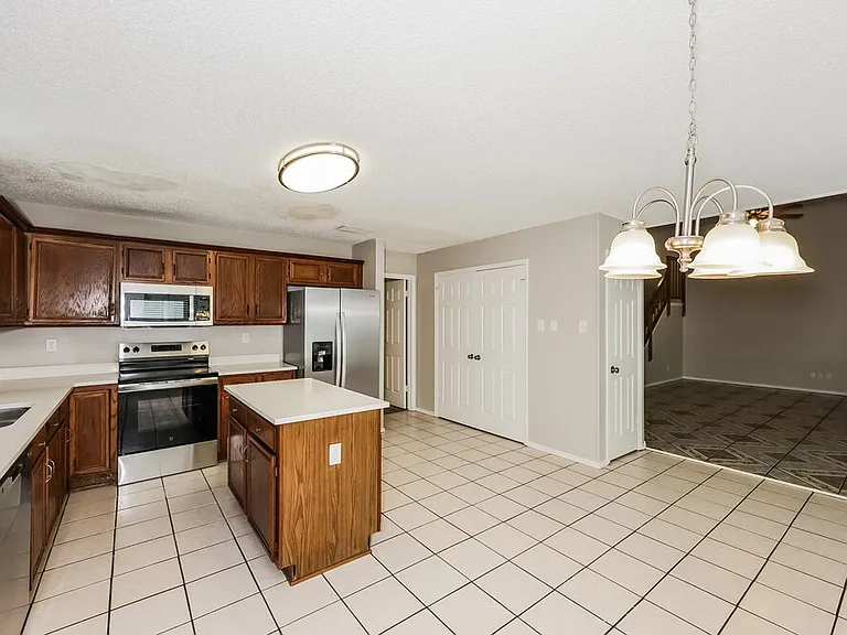 2729 Forest Creek Dr — Photo 7