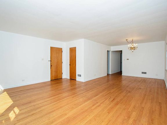 5th image of 7545 N Claremont Ave #2