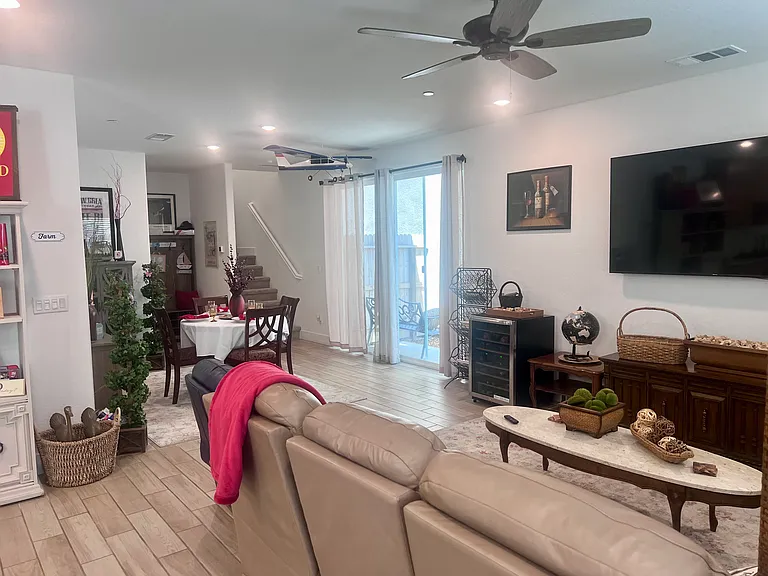 2712 E Tamarind Dr — Photo 4