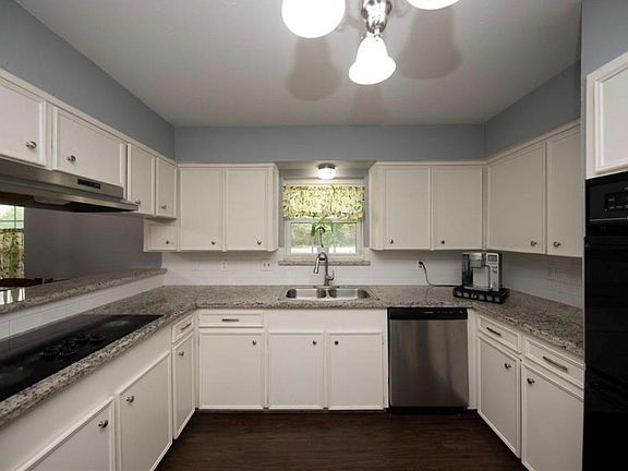 5th image of 9258 Colleen Rd