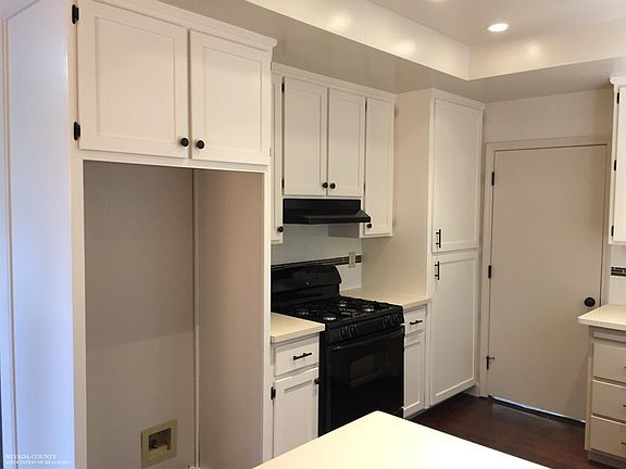 5th image of 15556 Robert Ct