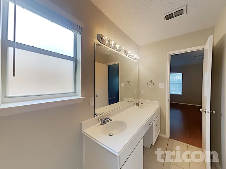7548 Ashcroft Cir — Photo 8